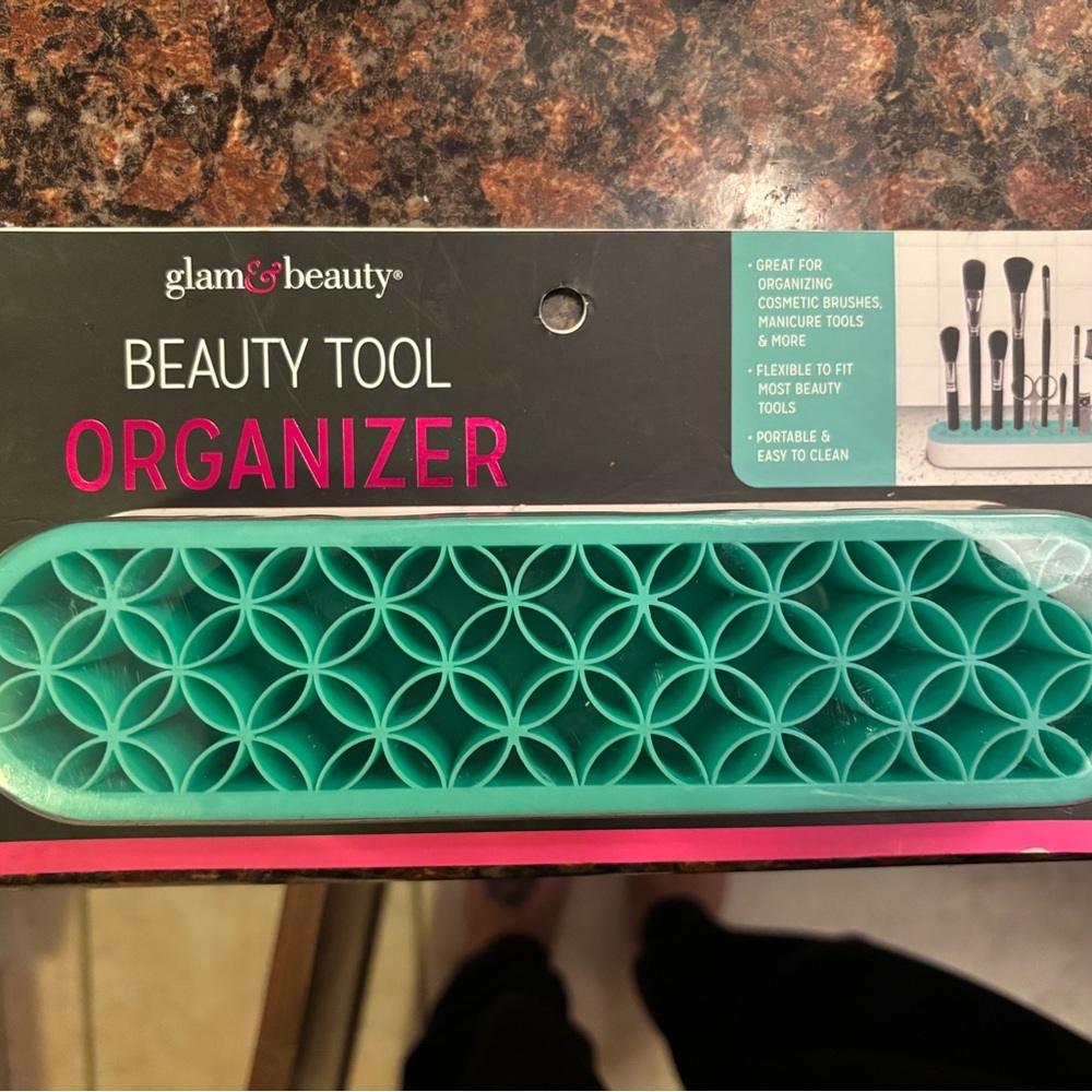 Brush organizer